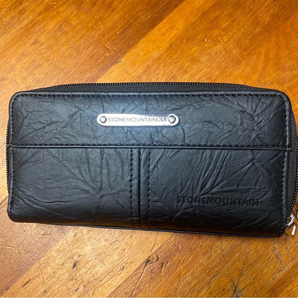 Stone Mountain Black and Tan Wallet